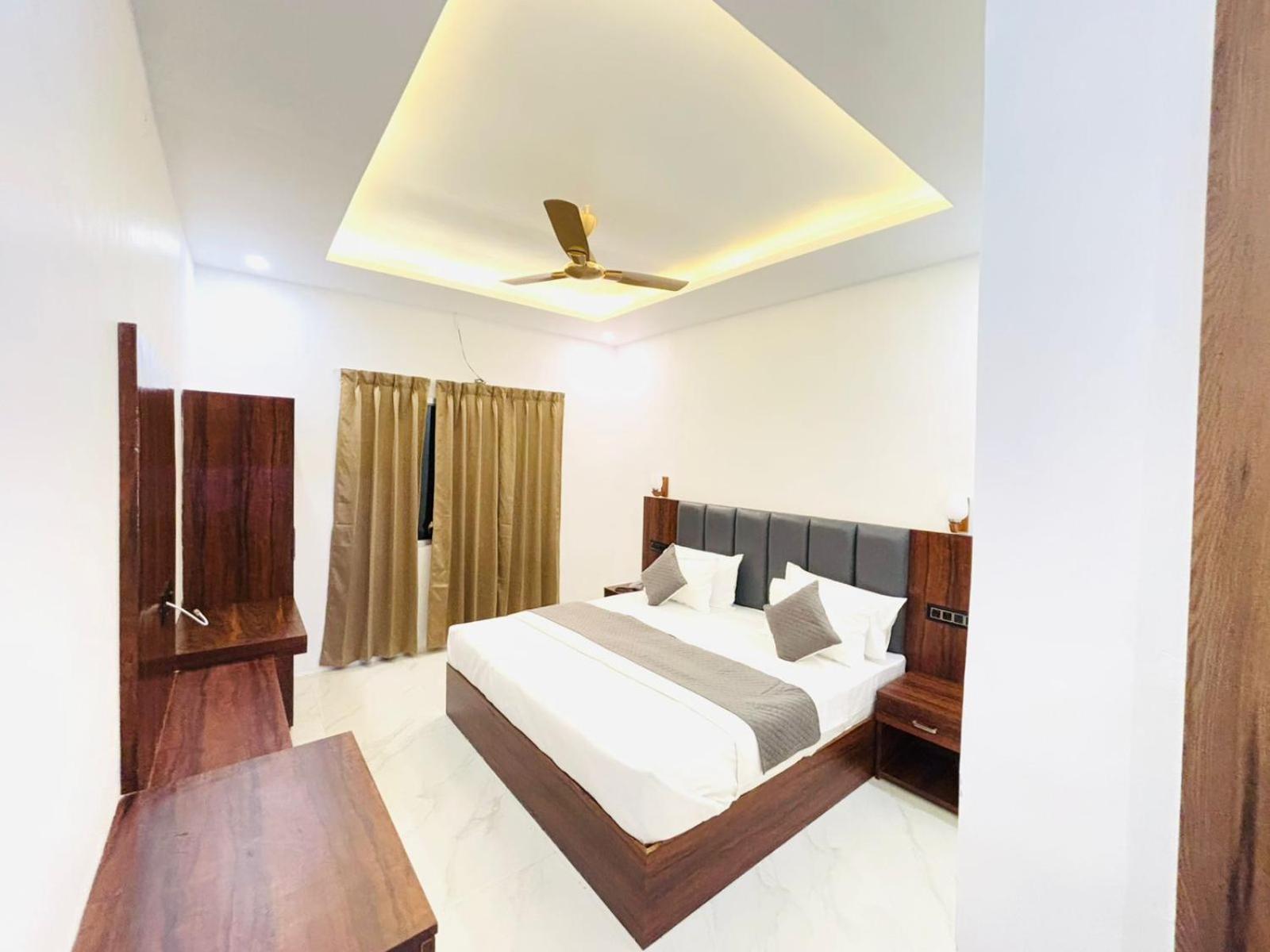 Hotel Omkar Palace Ayodhya Екстер'єр фото