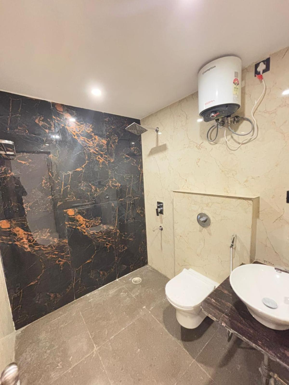 Hotel Omkar Palace Ayodhya Екстер'єр фото