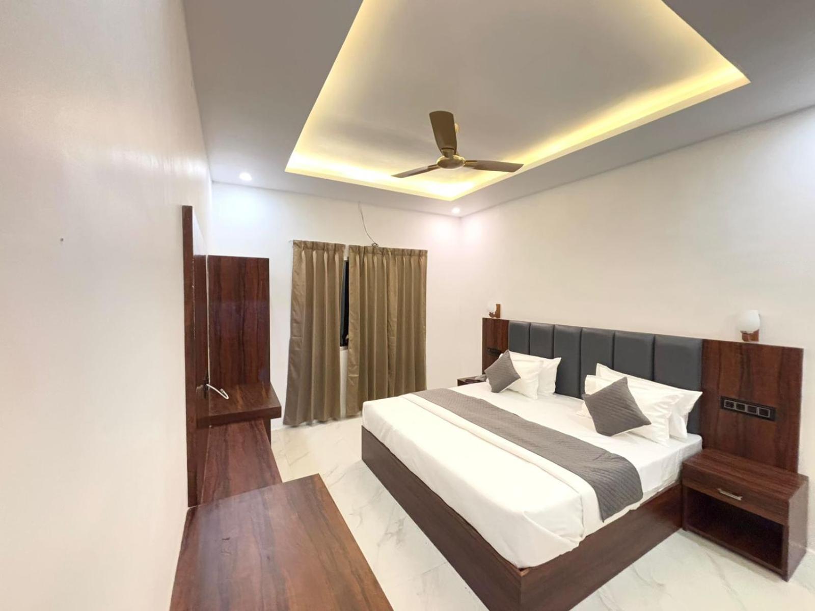 Hotel Omkar Palace Ayodhya Екстер'єр фото