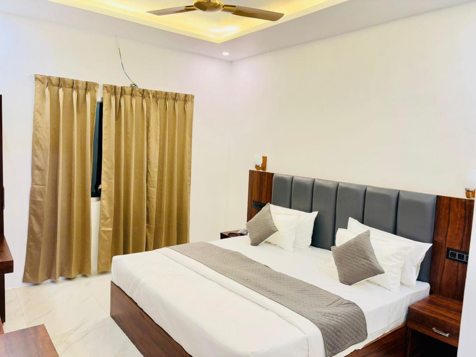 Hotel Omkar Palace Ayodhya Екстер'єр фото