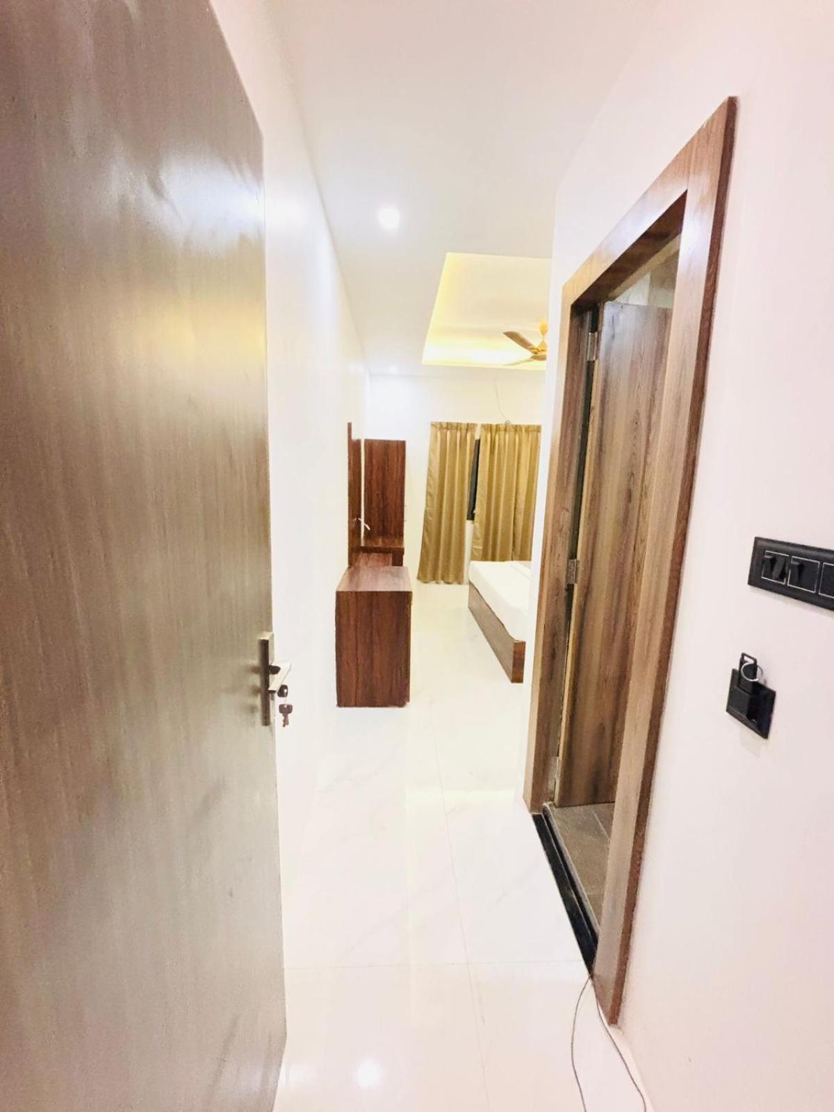 Hotel Omkar Palace Ayodhya Екстер'єр фото