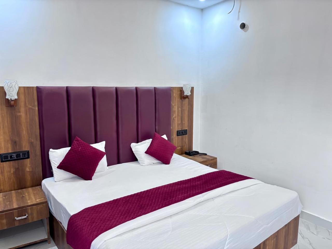 Hotel Omkar Palace Ayodhya Екстер'єр фото